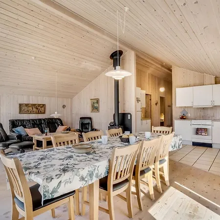 Skrollan - 200m To The Fjord By Interhome *