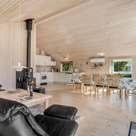 Skrollan - 200m To The Fjord By Interhome *